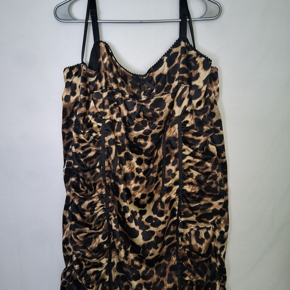Dresses & Skirts - Leopard Print Ruched Dress